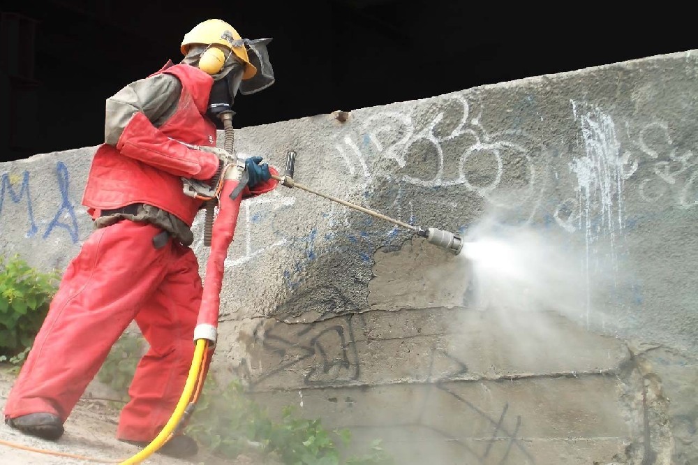 用“高壓水槍”清除窯尾上升煙道等處結皮技術與應用